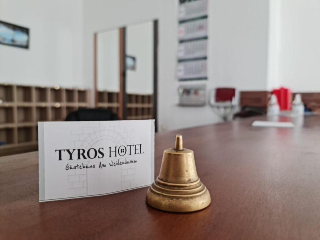 Tyros Hotel Und Gaestehaus Am Weidendamm Ганновер Екстер'єр фото